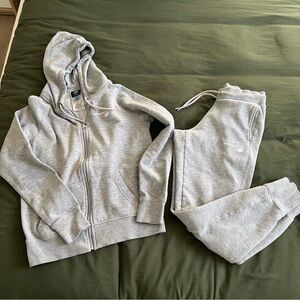 New balance sweatsuit in grey